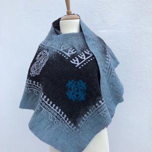 👯‍♂️SOLD 🎀Wool and cotton poncho or cape